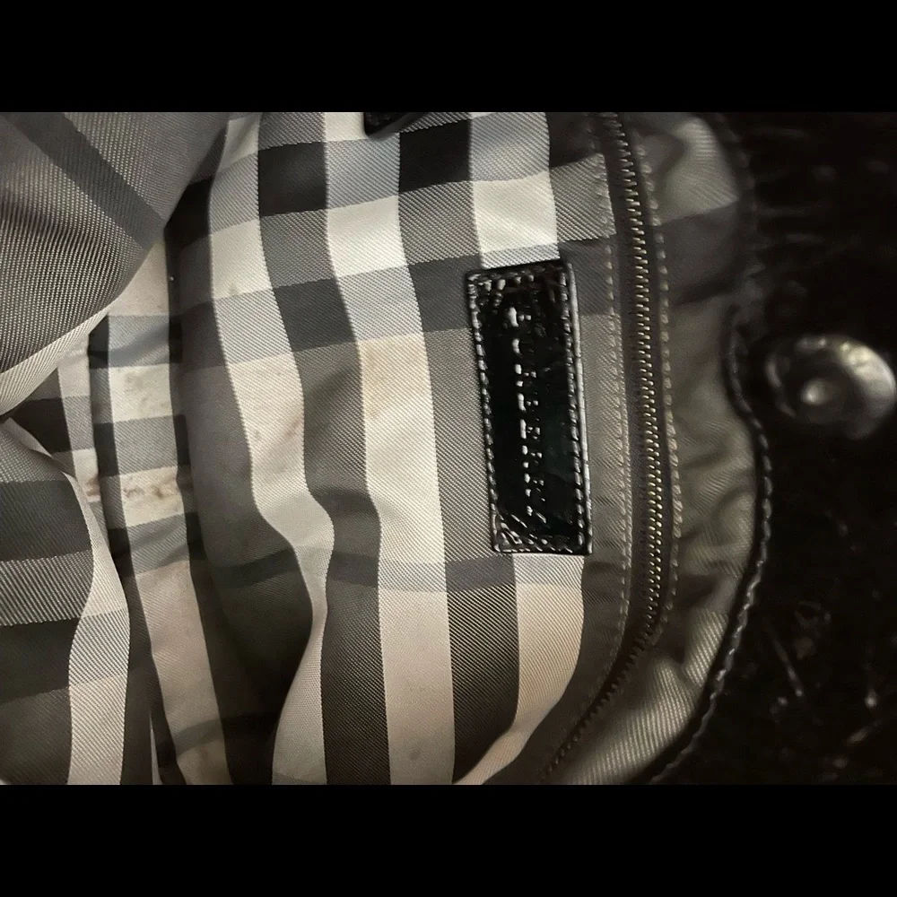 COPY - Burberry - Black Patent Leather Bag - Picture 2 of 8